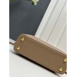 2025年4月29日入荷新作 中 Louis VuittonM24698Capucines BB Taurillon牛革 26.5 x17.5 x9CM /XX工場