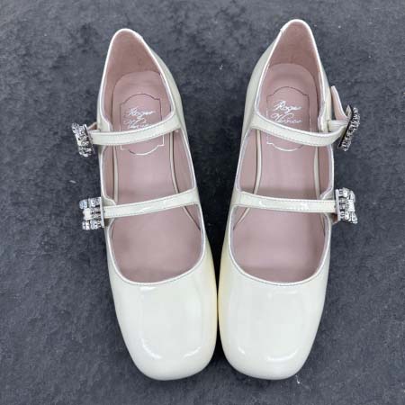 2025年5月15日入荷新品Roger ViVier原版復刻 高級ブランド靴女性用35-41   本革製ギフト/誕生日/CT工場