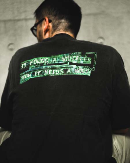 2025年5月17日入荷新作GHOST IN THE SHELL x SAINT Mxxxxxx SS TEE-BLK 半袖 Tシャツ 高级品/人気/誕生日プレゼント/人気/ファッション/トレンド/限定/WB工場