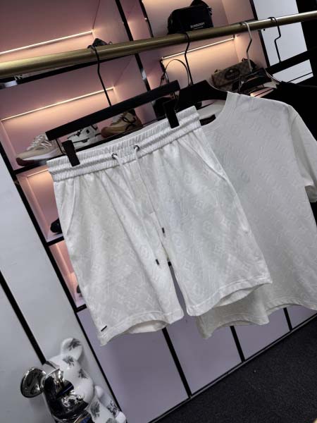 2025年5月20日入荷新作Louis Vuitton半袖セット上下 原版复刻高級品香港の会社超厳選★入手困難/誕生日プレゼント/yinx工場M-XXXL