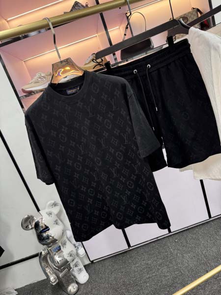 2025年5月20日入荷新作Louis Vuitton半袖セット上下 原版复刻高級品香港の会社超厳選★入手困難/誕生日プレゼント/yinx工場M-XXXL