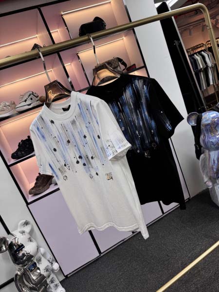 2025年5月20日入荷新作Louis Vuitton半袖Tシャツ 原版复刻高級品香港の会社超厳選★入手困難/誕生日プレゼント/yinx工場S-XXL