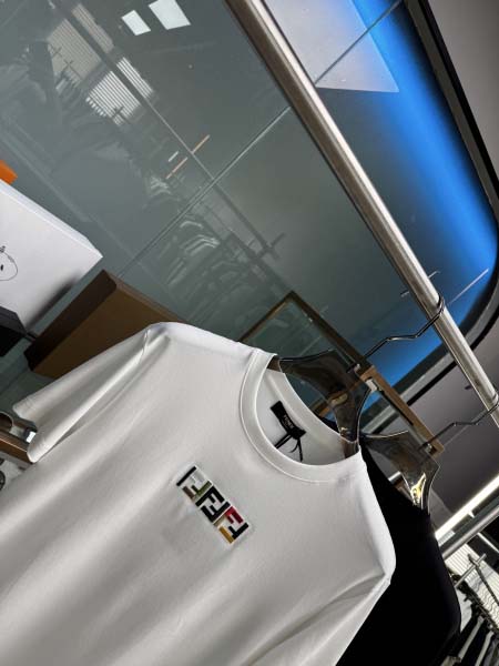 2025年5月20日入荷新作FENDI半袖Tシャツ 原版复刻高級品香港の会社超厳選★入手困難/誕生日プレゼント/yinx工場M-XXXL