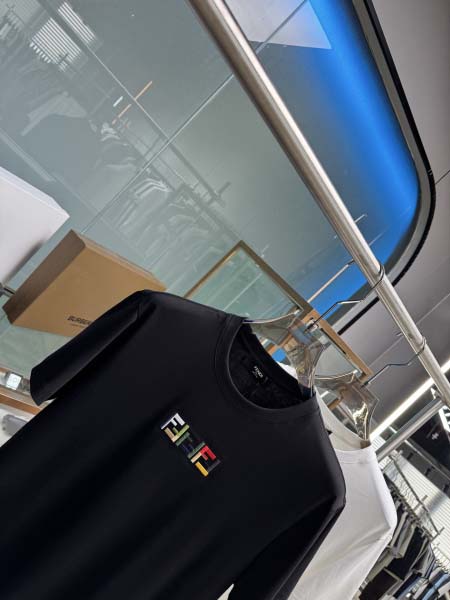 2025年5月20日入荷新作FENDI半袖Tシャツ 原版复刻高級品香港の会社超厳選★入手困難/誕生日プレゼント/yinx工場M-XXXL