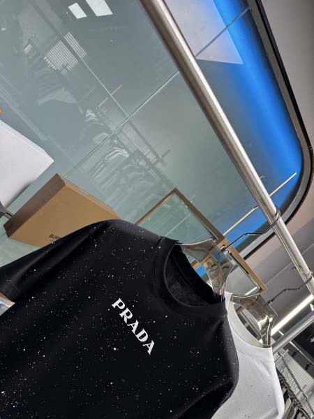 2025年5月20日入荷新作PRADA半袖Tシャツ 原版复刻高級品香港の会社超厳選★入手困難/誕生日プレゼント/yinx工場M-XXXL