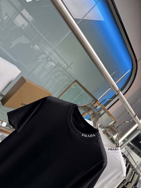 2025年5月20日入荷新作Prada半袖Tシャツ 原版复刻高級品香港の会社超厳選★入手困難/誕生日プレゼント/yinx工場M-XXXL