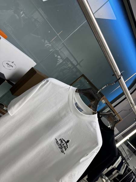 2025年5月21日入荷新作Prada半袖Tシャツ 原版复刻高級品香港の会社超厳選★入手困難/誕生日プレゼント/yinx工場
