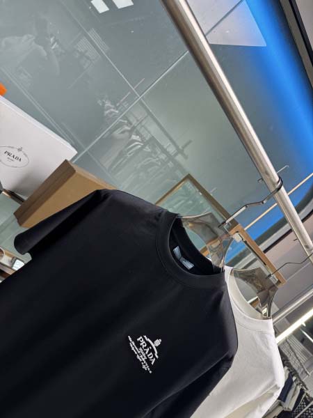2025年5月21日入荷新作Prada半袖Tシャツ 原版复刻高級品香港の会社超厳選★入手困難/誕生日プレゼント/yinx工場
