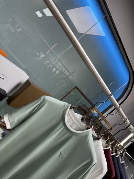 2025年5月21日入荷新作Prada半袖Tシャツ 原版复刻高級品香港の会社超厳選★入手困難/誕生日プレゼント/yinx工場