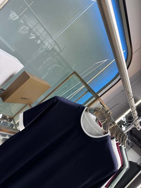 2025年5月21日入荷新作Prada半袖Tシャツ 原版复刻高級品香港の会社超厳選★入手困難/誕生日プレゼント/yinx工場