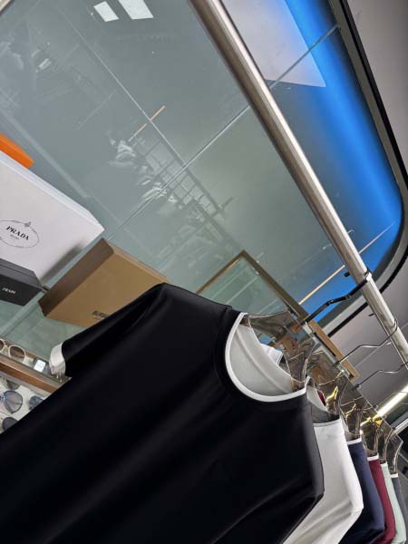 2025年5月21日入荷新作Prada半袖Tシャツ 原版复刻高級品香港の会社超厳選★入手困難/誕生日プレゼント/yinx工場