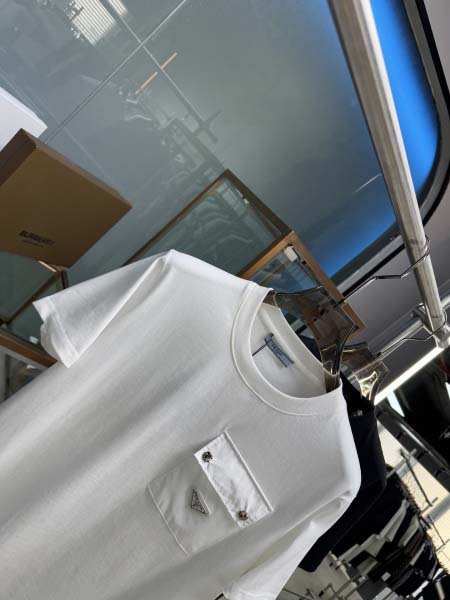 2025年5月22日入荷新作Prada半袖Tシャツ 原版复刻高級品香港の会社超厳選★入手困難/誕生日プレゼント/yinx工場