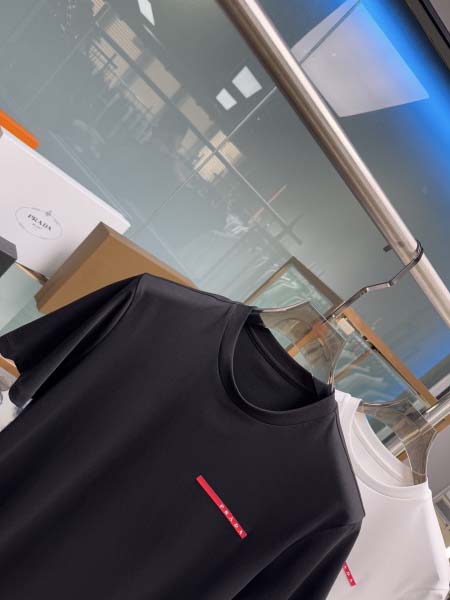 2025年5月22日入荷新作Prada半袖Tシャツ 原版复刻高級品香港の会社超厳選★入手困難/誕生日プレゼント/yinx工場