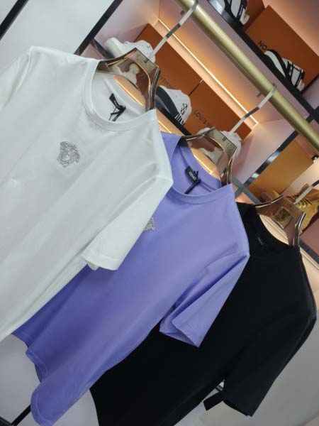 2025年5月22日入荷新作Versace半袖Tシャツ 原版复刻高級品香港の会社超厳選★入手困難/誕生日プレゼント/yinx工場