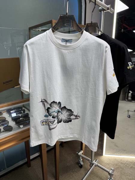 2025年5月22日入荷新作Prada半袖Tシャツ 原版复刻高級品香港の会社超厳選★入手困難/誕生日プレゼント/yinx工場