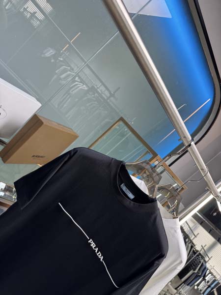 2025年5月22日入荷新作Prada半袖Tシャツ 原版复刻高級品香港の会社超厳選★入手困難/誕生日プレゼント/yinx工場