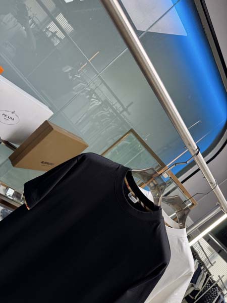 2025年5月22日入荷新作Burberry半袖Tシャツ 原版复刻高級品香港の会社超厳選★入手困難/誕生日プレゼント/yinx工場