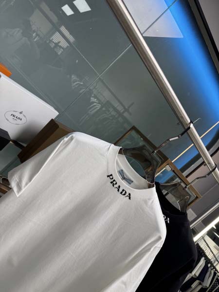 2025年5月22日入荷新作Prada半袖Tシャツ 原版复刻高級品香港の会社超厳選★入手困難/誕生日プレゼント/yinx工場