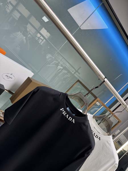2025年5月22日入荷新作Prada半袖Tシャツ 原版复刻高級品香港の会社超厳選★入手困難/誕生日プレゼント/yinx工場