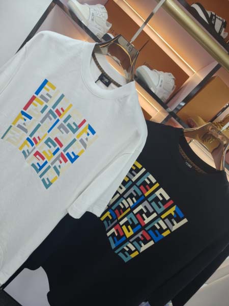 2025年5月22日入荷新作Fendi半袖Tシャツ 原版复刻高級品香港の会社超厳選★入手困難/誕生日プレゼント/yinx工場