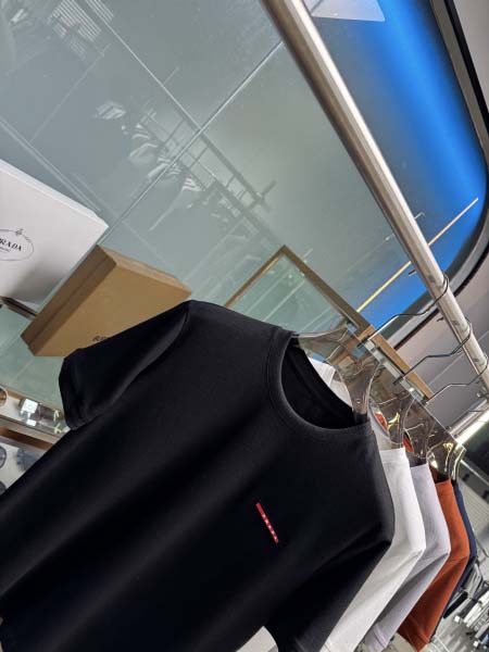 2025年5月22日入荷新作Prada半袖Tシャツ 原版复刻高級品香港の会社超厳選★入手困難/誕生日プレゼント/yinx工場