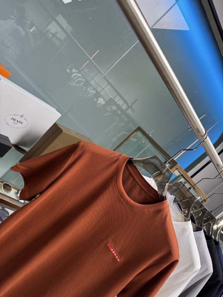 2025年5月22日入荷新作Prada半袖Tシャツ 原版复刻高級品香港の会社超厳選★入手困難/誕生日プレゼント/yinx工場