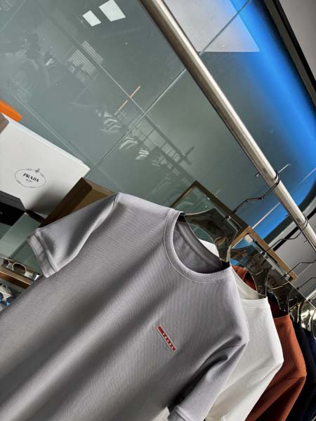 2025年5月22日入荷新作Prada半袖Tシャツ 原版复刻高級品香港の会社超厳選★入手困難/誕生日プレゼント/yinx工場