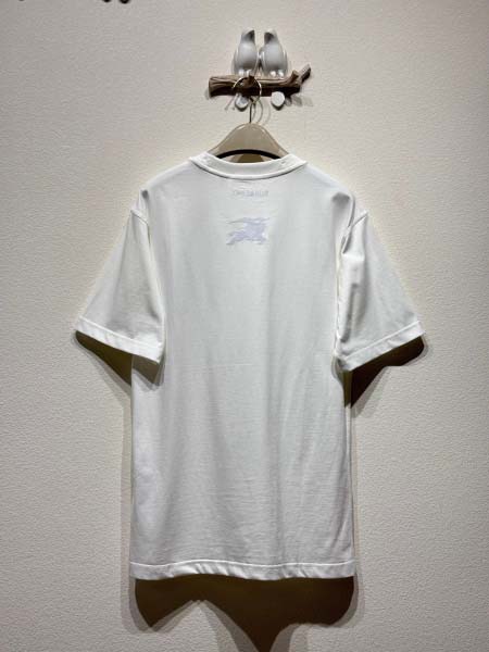 2025年5月26日入荷新作Burberry半袖 Tシャツ男女兼用高品質★誕生日プレゼント/結婚祝い/内祝い/贈り物/SD工場