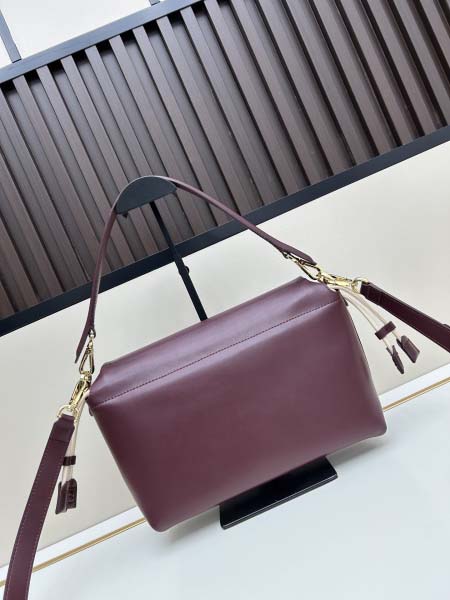 2025年5月28日入荷新作  Fendi  SIZE:26.5X18X8.5Cm  お安い/人気/本革 バッグ/XX工場