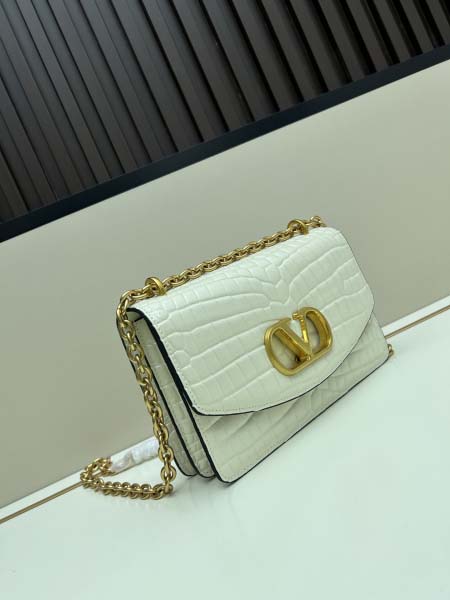 2025年5月28日入荷新作  VALENTINO新品  VLOGO SIGNATURE  -SIZE:24x16x8cm  お安い/人気/本革 バッグ/XX工場