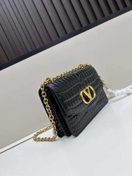 2025年5月28日入荷新作  VALENTINO新品  VLOGO SIGNATURE  -SIZE:24x16x8cm  お安い/人気/本革 バッグ/XX工場