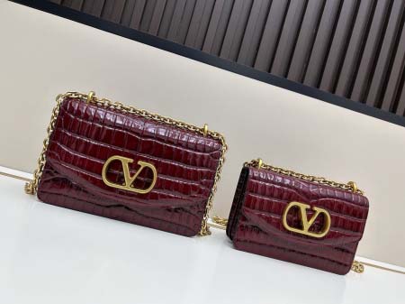 2025年5月28日入荷新作  VALENTINO新品  VLOGO SIGNATURE  -SIZE:19x10x6cm  お安い/人気/本革 バッグ/XX工場