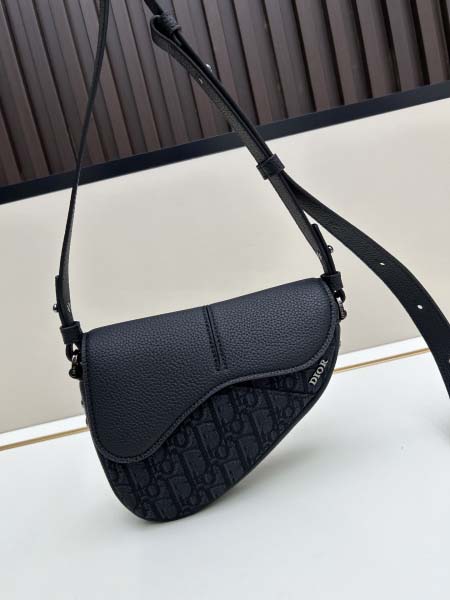 2025年5月28日入荷新作 Dior  Oblique  SIZE:19.5 x15 x5.5 CM  お安い/人気/本革 バッグ/XX工場