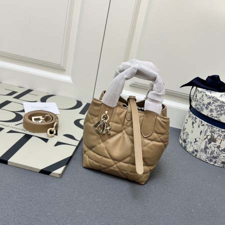 2025年5月28日入荷新作Dior CD mini  SIZE:13*15*12cm  お安い/人気/本革 バッグ/XX工場