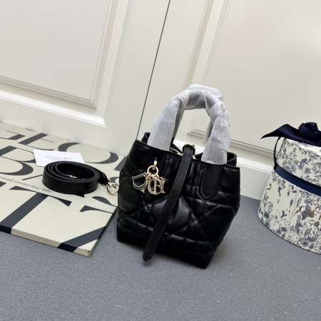 2025年5月28日入荷新作Dior CD mini  SIZE:13*15*12cm  お安い/人気/本革 バッグ/XX工場