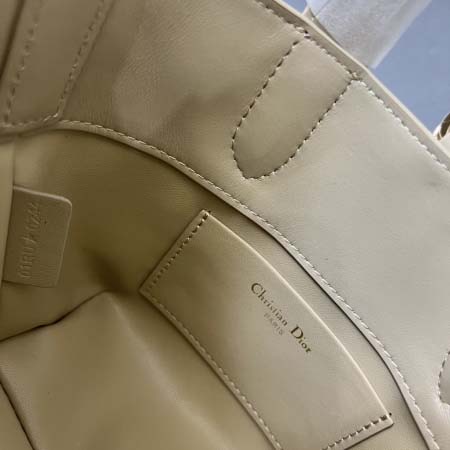 2025年5月28日入荷新作Dior CD mini  SIZE:13*15*12cm  お安い/人気/本革 バッグ/XX工場