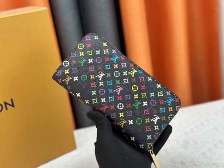 2025年5月28日入荷Louis Vuitton 財布 M60017 M13922 Monogram Vivienne Holidays 2022系列 SIZE: 19.5 x 10.5 x 2.5 CM 人気の新作/誕生日プレゼント/Z