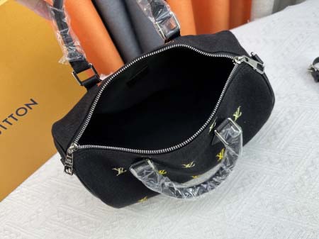 2025年5月28日入荷Louis Vuitton バッグM13966 M40391   Pharrell Williams   LV Blason Keepall Bandoulière 30x21x17cm 人気の新作/誕生日プレゼント