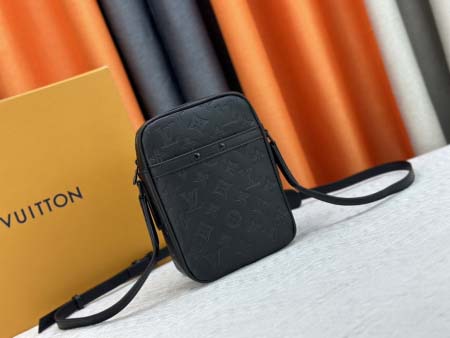 2025年5月28日入荷Louis Vuitton バッグTaurillon  Monogram  16.0 x 21.0 x 4.5 cm M44972 人気の新作/誕生日プレゼント/ZC工場