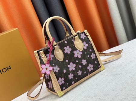 2025年5月28日入荷Louis Vuitton バッグM13079   OnTheGo Monogram  LV x TM  SIZE:25.0 x 11.0 x 19.0 CM 人気の新作/誕生日プレゼント/ZC工場