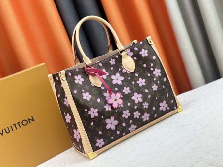 2025年5月28日入荷Louis Vuitton バッグM13079  OnTheGo   Monogram   LV x TM  SIZE:35.0 x 27.0 x 14.0 CM 人気の新作/誕生日プレゼント/ZC工場