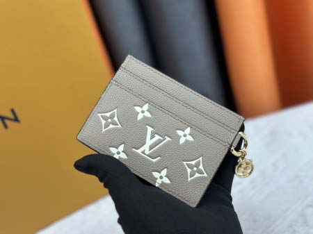 2025年5月28日入荷Louis Vuitton名刺入れM82739  Monogram Monogram SIZE：10.2 x 7.3 x 0.3 CM 人気の新作/誕生日プレゼント/ZC工場