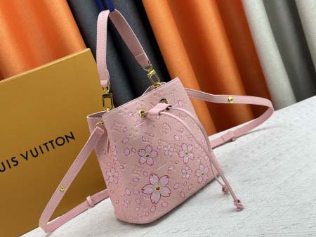 2025年5月28日入荷Louis Vuitton バッグM13676 M44021  NeoNoe BB Monogram Empreinte Cherry Blossom SIZE：20x20x13cm 人気の新作/誕生日プレゼント/Z
