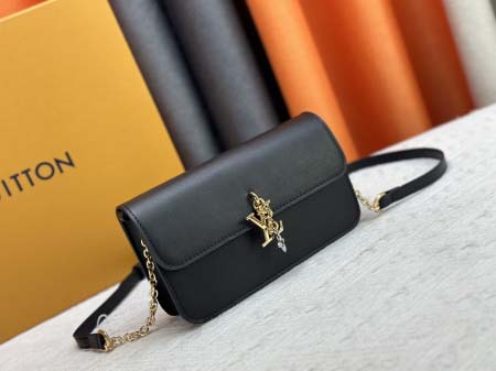 2025年5月28日入荷Louis Vuitton バッグM14564   Wallet On Chain   LV Bloom   11.5 x 4 x 20 CM 人気の新作/誕生日プレゼント/ZC工場