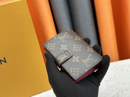 2025年5月28日入荷Louis Vuitton 財布Maison “PortfoilleLowy·Compact”  M12408   SIZE： 11 x 8.5 x 2CM 人気の新作/誕生日プレゼント/ZC工場