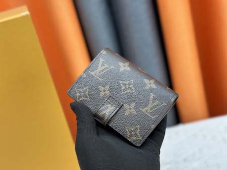 2025年5月28日入荷Louis Vuitton 財布Maison “PortfoilleLowy·Compact”  M12408   SIZE： 11 x 8.5 x 2CM 人気の新作/誕生日プレゼント/ZC工場