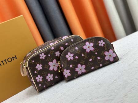 2025年5月28日入荷Louis Vuitton バッグ村上隆M47528 M13669  Dopp Kit Monogram Eclipse28.0 x 15.0 x 16.5 CM 人気の新作/誕生日プレゼント/ZC工場