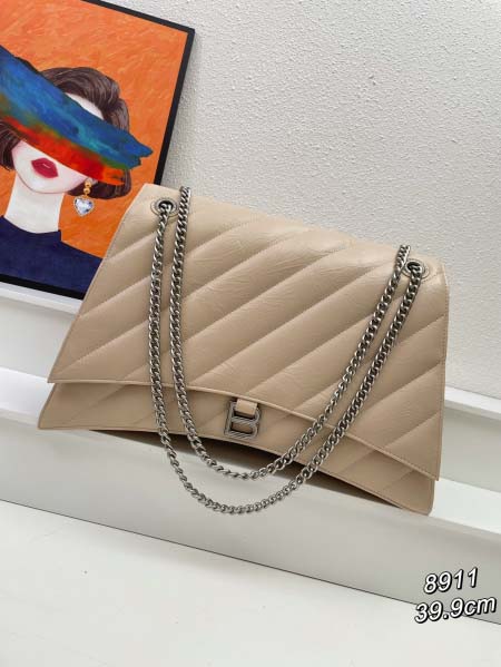 2025年5月29日入荷新作 Balenciaga  crush  SIZE：39.9*24.9*13    お安い/人気/革/バッグ/XX工場