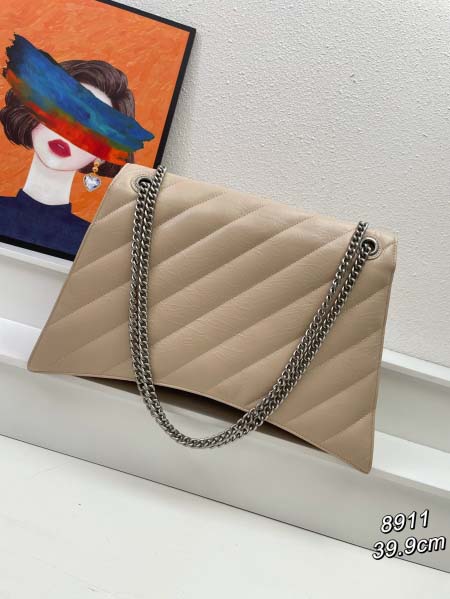 2025年5月29日入荷新作 Balenciaga  crush  SIZE：39.9*24.9*13    お安い/人気/革/バッグ/XX工場