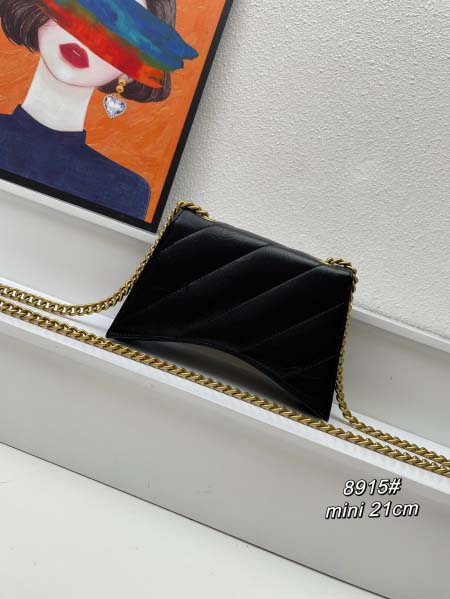 2025年5月29日入荷新作 Balenciaga Crush SIZE：21x4.5x15cm    お安い/人気/革/バッグ/XX工場